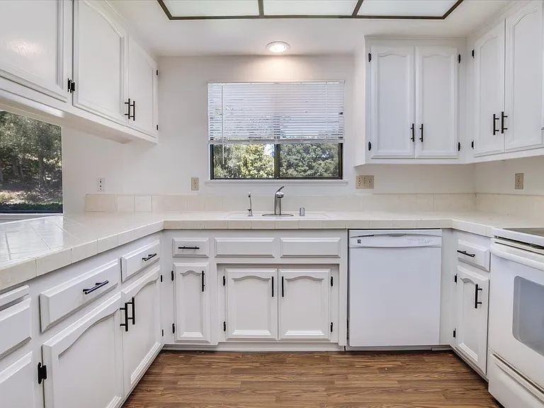 18 Stanford Cir — Photo 10