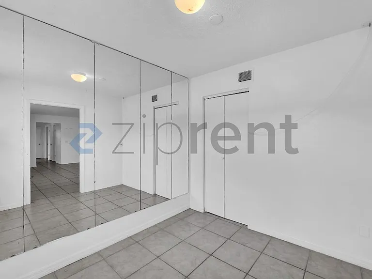 11706 Oban Ave — Photo 6