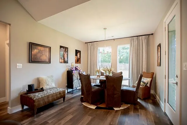 176 Lakeview Cir — Photo 3