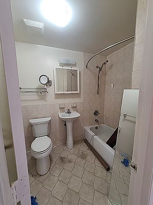 5th image of 25-20 Crescent St #D3