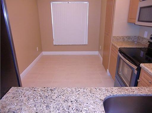 3rd image of 4571 Amherst Cir