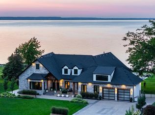 9 Lochside Dr, Hamilton, ON L8E 5T6