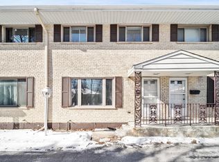 650 W Central Rd, Arlington Heights, IL 60005