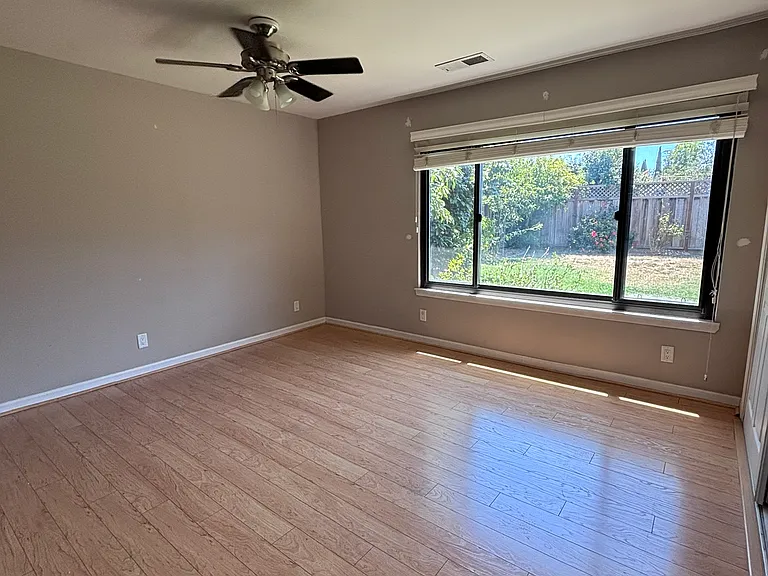2348 Sawyer Ct — Photo 27