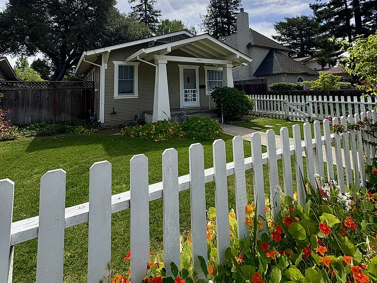1122 Channing Ave — Photo 2