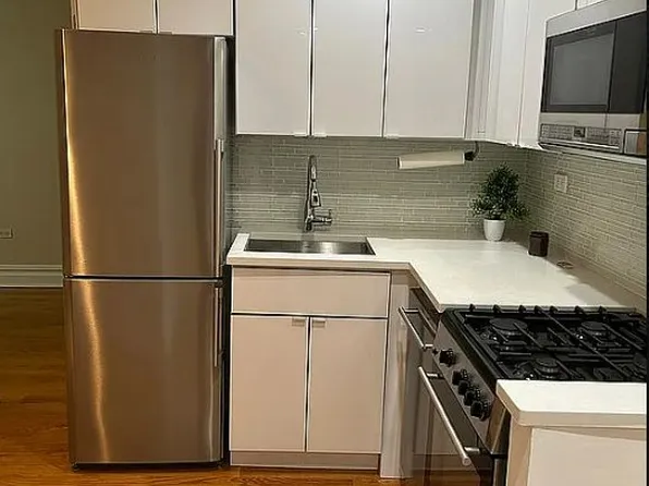 69 Bennett Avenue 301 image 3 of 12