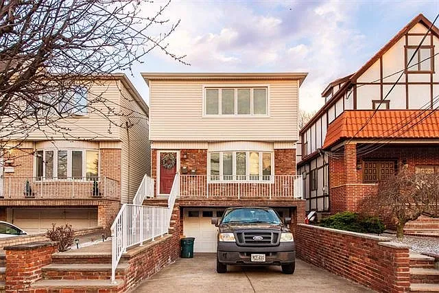 3 bed, 1.0 bath, $3,300 — Photo 2