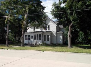 310 7th St NE, Independence, IA