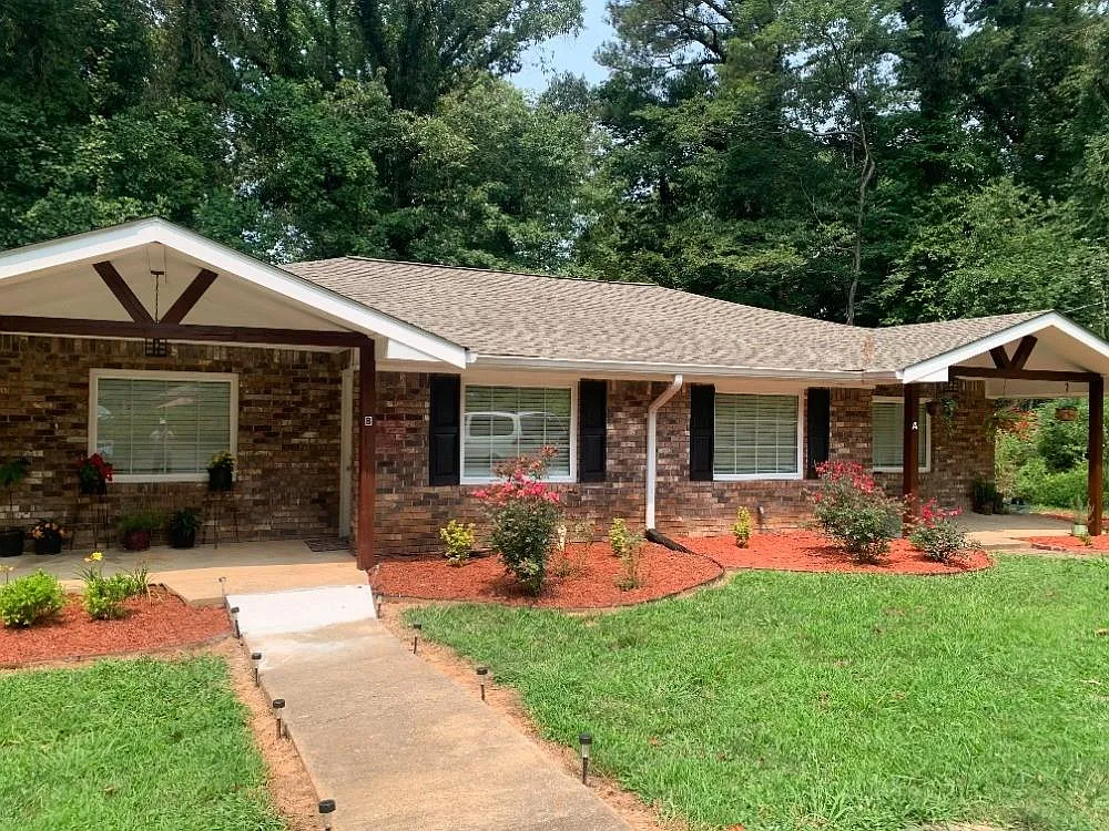 2 bed, 1.0 bath, 1637 sqft, $1,700 — Photo 2