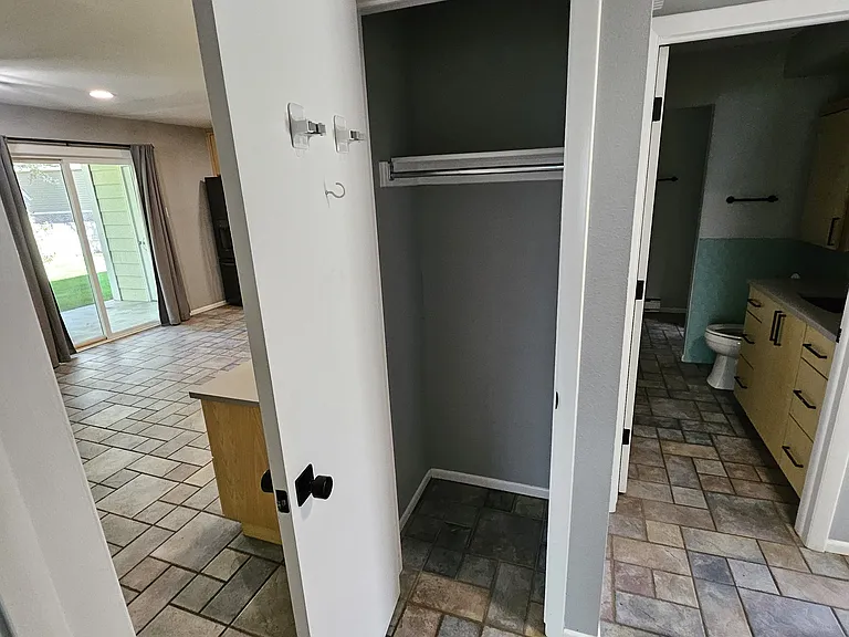 3500 Rolling Green Dr #B4 — Photo 17
