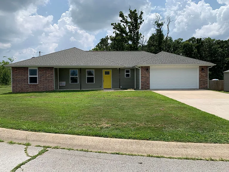 13731 Pella Ln — Photo 1