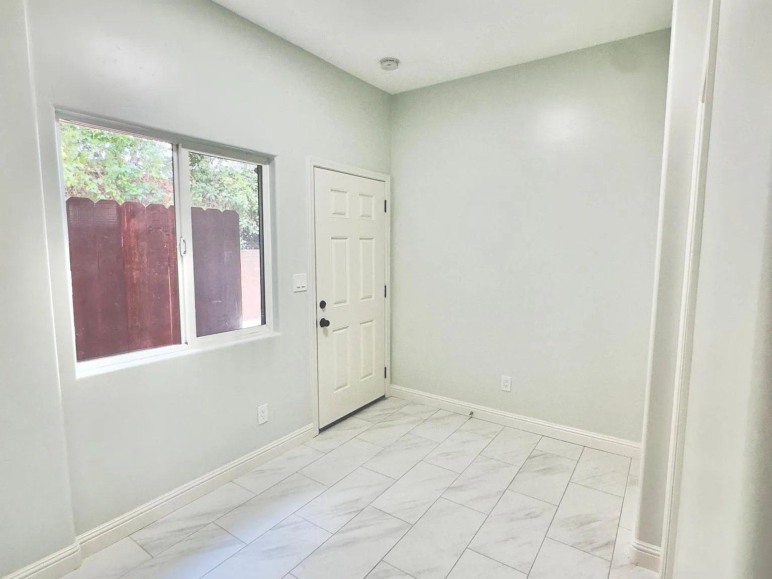 2661 Boundary St — Photo 1