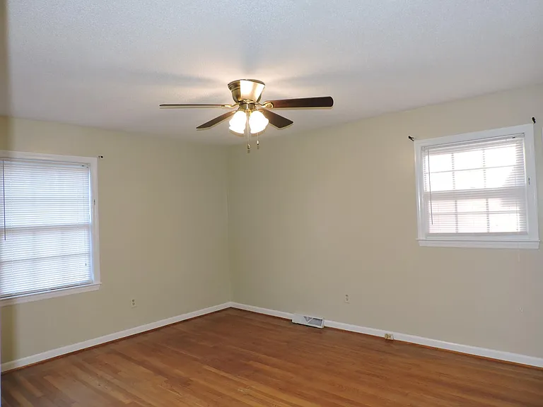 112 Monroe Dr — Photo 6