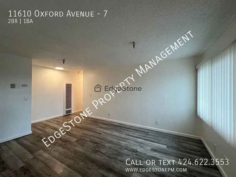 11610 Oxford Ave #7 — Photo 3