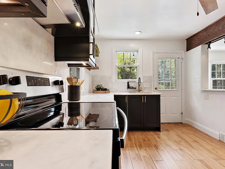 9223 Old Court Rd — Photo 30