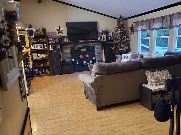 2nd image of 2295 Larwood Dr