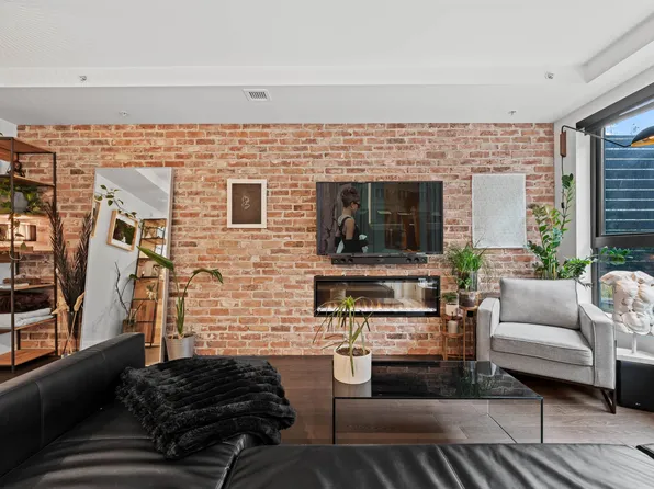 2726 Spring St, Pt Moody, BC V3H 1Z8