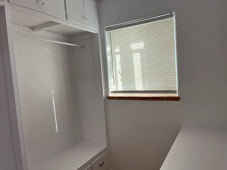 Super Cool Mid-Century Modern East Nob Hill Penthouse Suite with Views — Photo 76