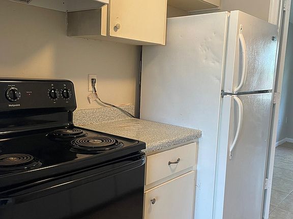 5th image of 1463 Drew St #B