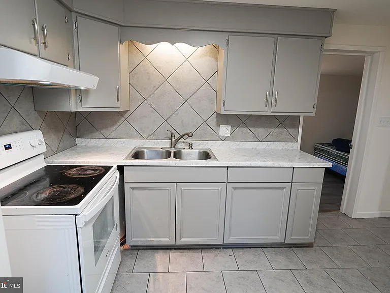 231 Newton St #A — Photo 32