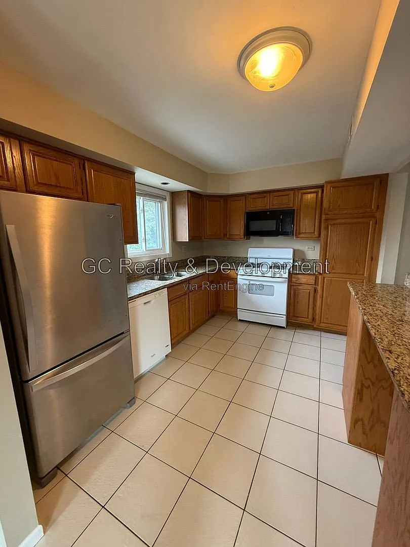 2 bed, 1.5 bath, 1050 sqft, $1,695 — Photo 4