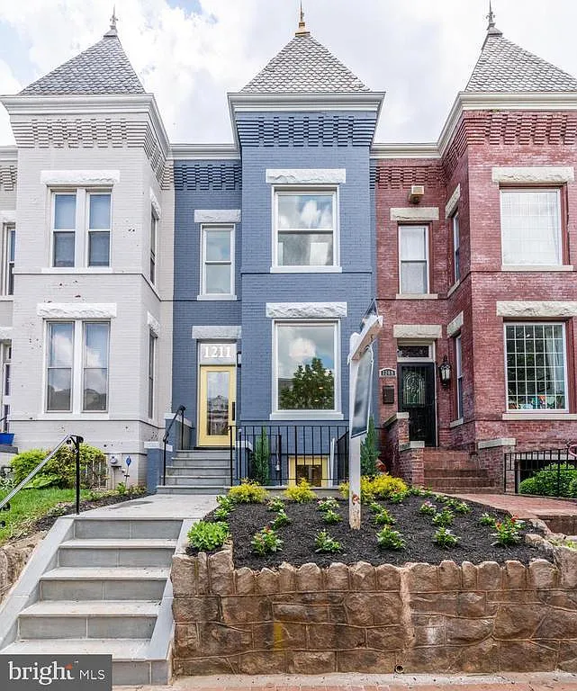 1211 E St NE photo 1