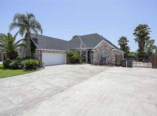 635 Winchester Dr, Bridge City, TX 77611
