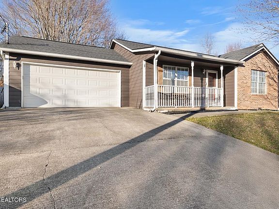 4th image of 8272 Oak Terrace Ln