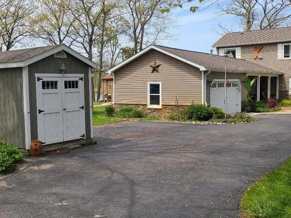 3386 Horrell Ct, Fenton, MI 48430