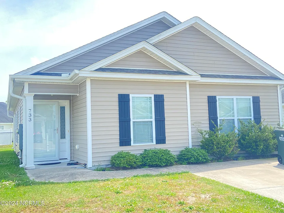 733 Seneca Ct