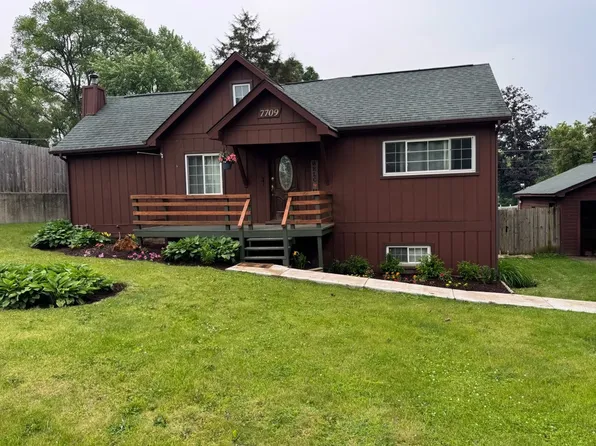 7709 E Sunset Dr, Wonder Lake, IL 60097