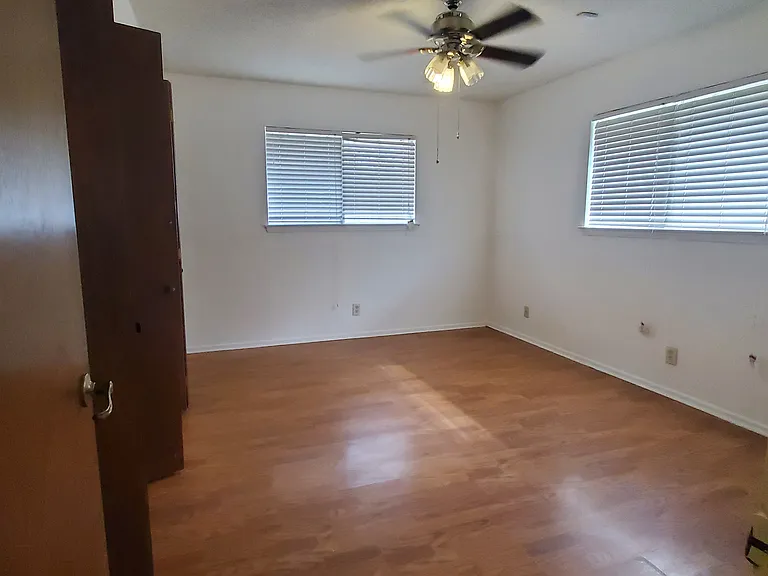 14219 Brook Hollow Blvd — Photo 18