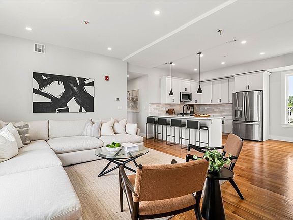 5th image of 1088 Saratoga St #4