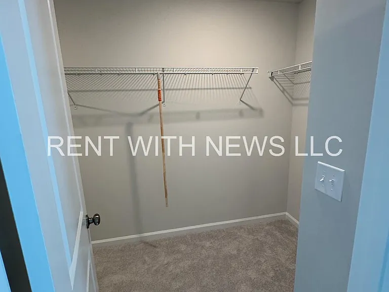 243 Paramount Dr — Photo 19