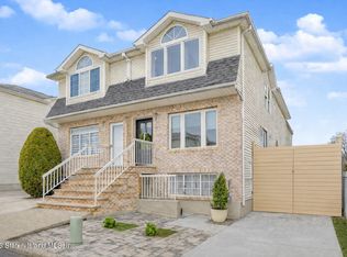 170 Darnell Ln, Staten Island, NY