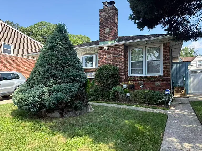 8692 Marengo St — Photo 1