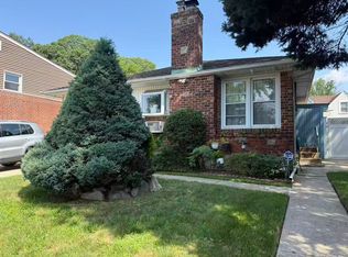 8692 Marengo St, Holliswood, NY 11423