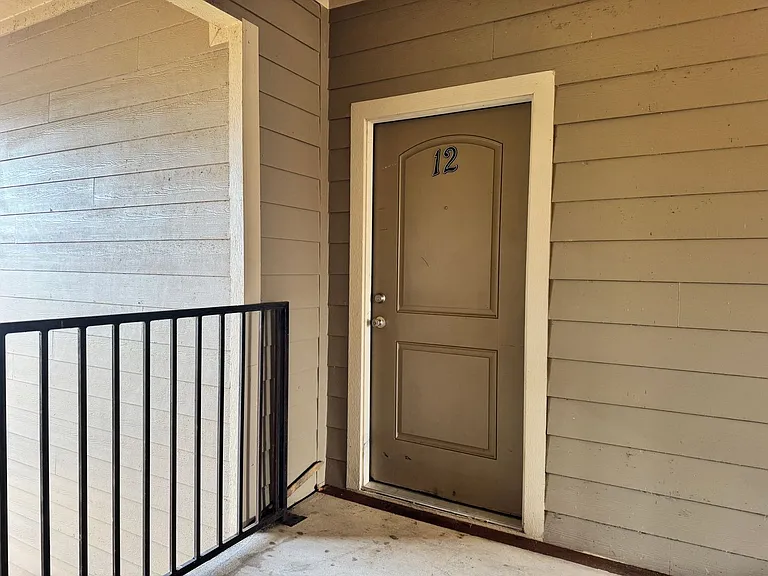 Bellwood Lake Apartments — Photo 3
