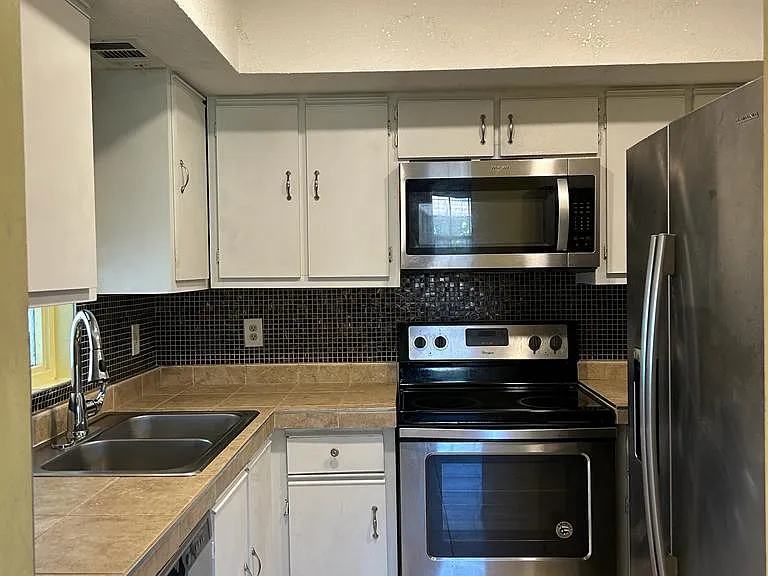 1562 SE Royal Green Cir #T-204 — Photo 8