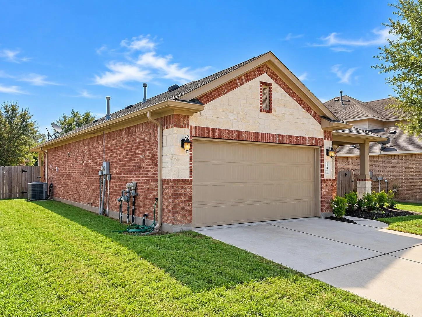 3 bed, 2.0 bath, 1566 sqft, $1,925 — Photo 2