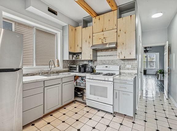 5th image of 4833 N Ashland Ave Floor 2