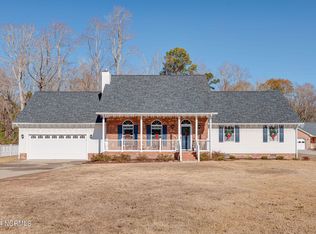 312 Forest Oaks Dr, New Bern, NC 28562