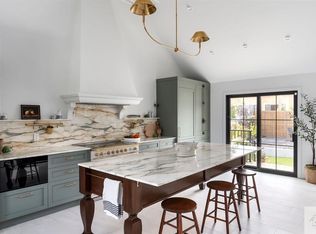 1011 E Lake Wapta Way SE, Calgary, AB T2J2N8