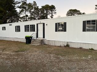 27 Saint Charles Ln, Clinton, NC 28328