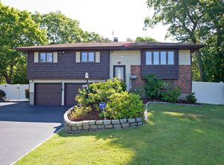 101 Otis Pl, Islip Terrace, NY 11752