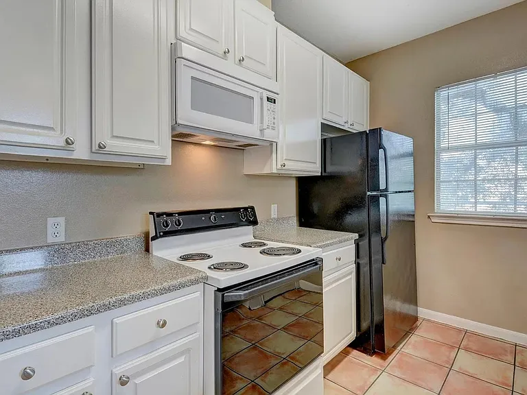 2405 Leon St #201 — Photo 7
