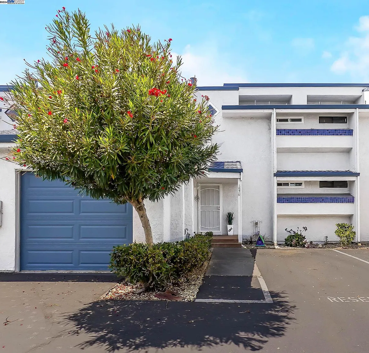 1576 Trawler St photo 1
