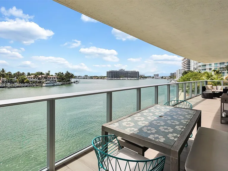 6620 Indian Creek Dr #310 — Photo 1