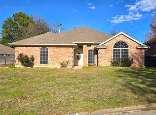 604 Valleyridge Ct, Decatur, TX 76234