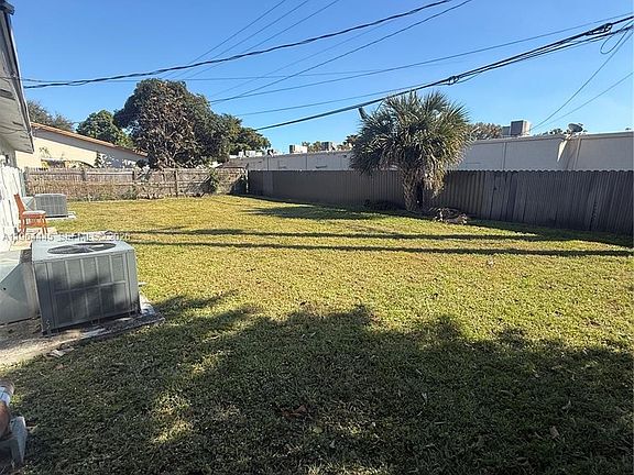 3rd image of 310 NE 38th St
